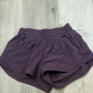 Lululemon Hottie Hots 2.5 inch
